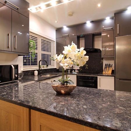 Nice 2 Bed House, Office, Wi-Fi, Free Parking Белфаст Экстерьер фото